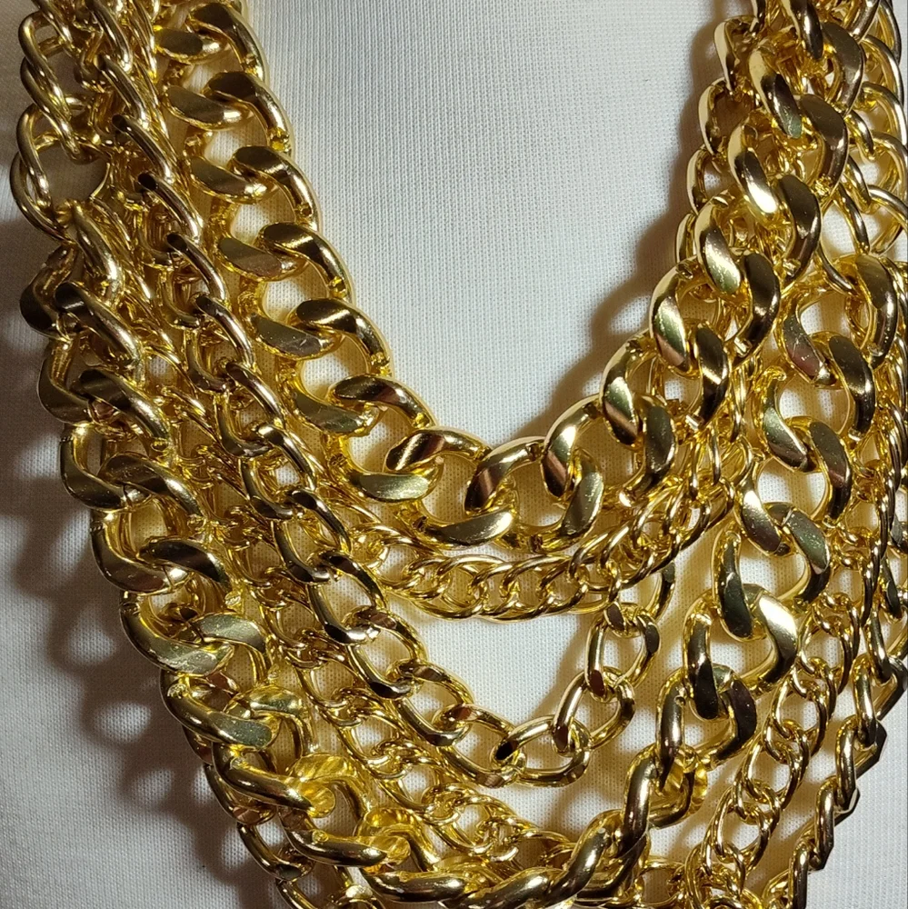 Elegant Statement Gold Layererd Chain Necklace NWOT